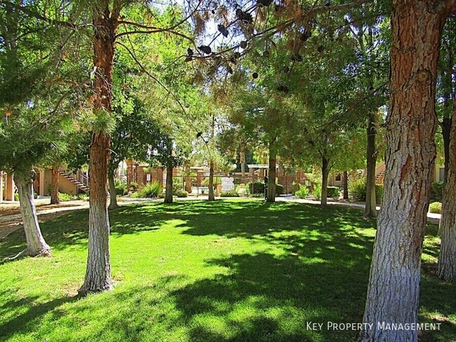 Building Photo - 10245 S Maryland Pkwy