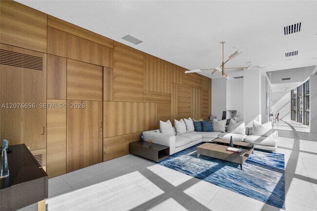 Building Photo - 5875 Collins Ave