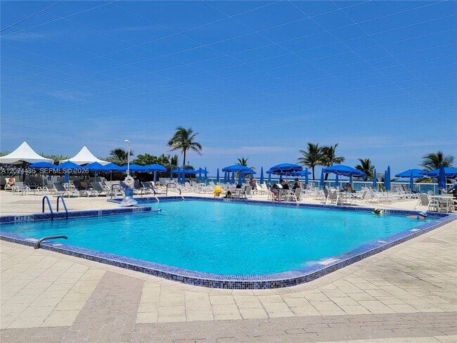 Building Photo - 2030 S Ocean Dr