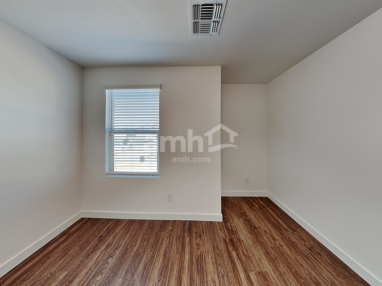 Building Photo - 4308 S 105th Dr