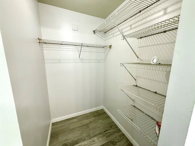 Building Photo - 10811 Tallow Briar Ln