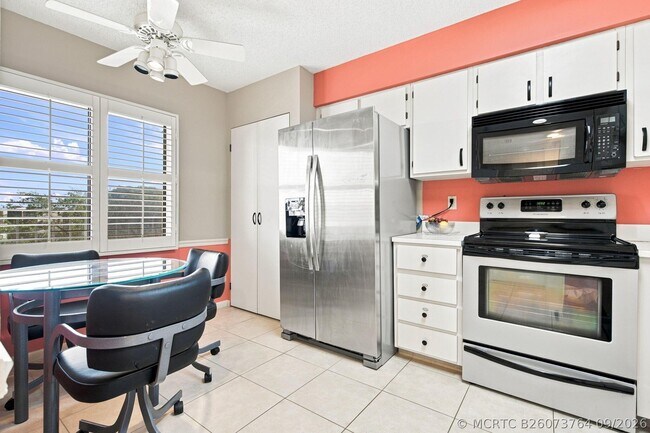 Building Photo - 7290 Kinghurst Dr
