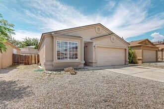 Building Photo - Southwest 3 Bedroom  2 Bath with  2 car Ga...