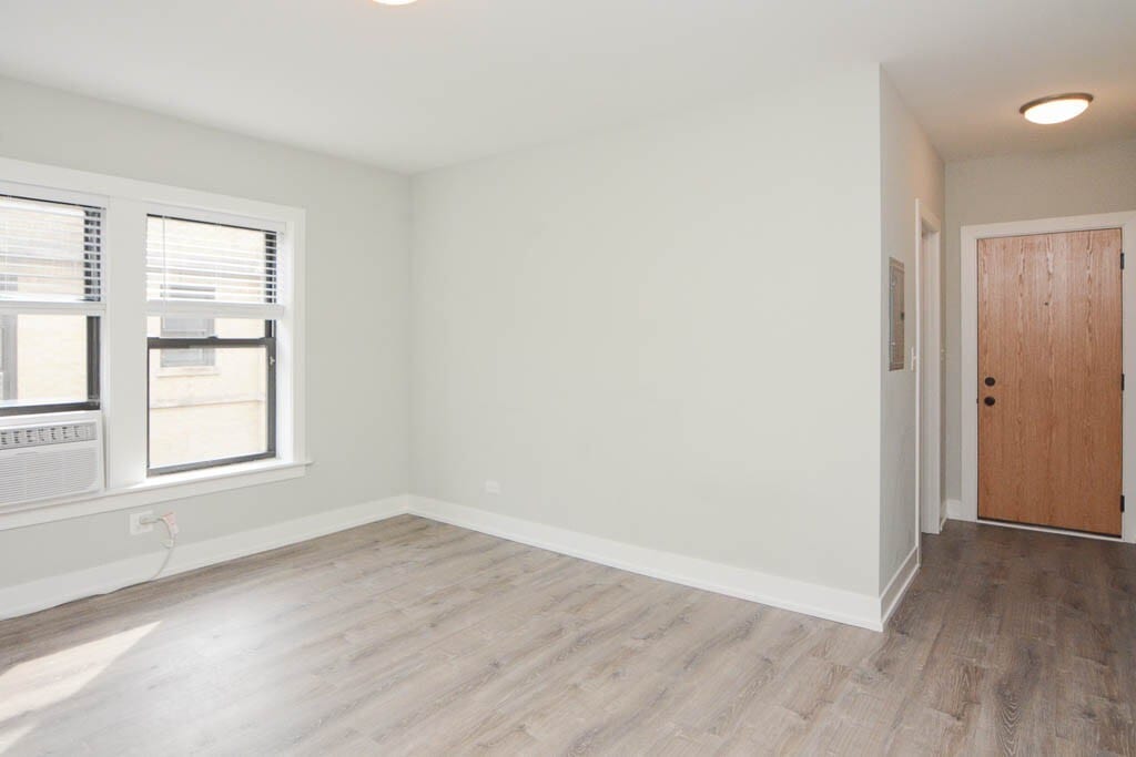 Building Photo - 722 W Brompton