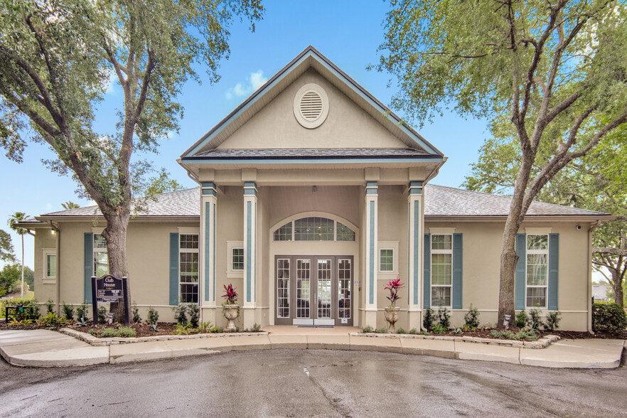 Building Photo - 13700 Richmond Park Dr N
