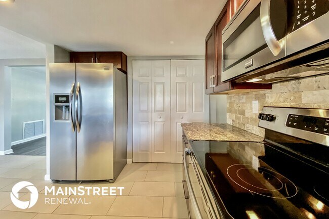 Building Photo - 7750 Cayuga Dr