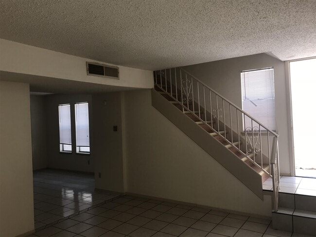 Building Photo - 10628 B SPRINGWOOD