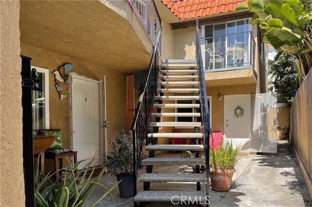 Building Photo - 236 W Escalones