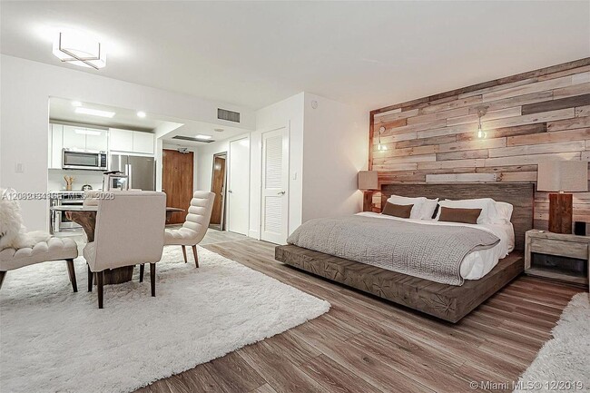 Building Photo - 2301 Collins Ave