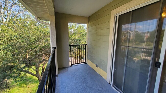 Building Photo - FOR RENT 1 bed 1 bath upper floor with bal...