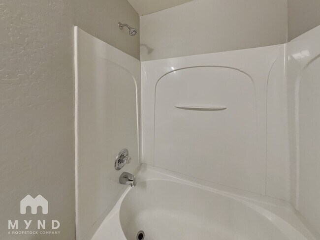 Building Photo - 1424 W Central Ave