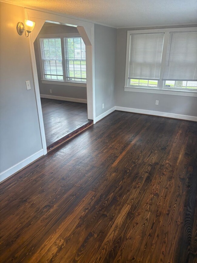 Building Photo - 3/2 in Midfield
