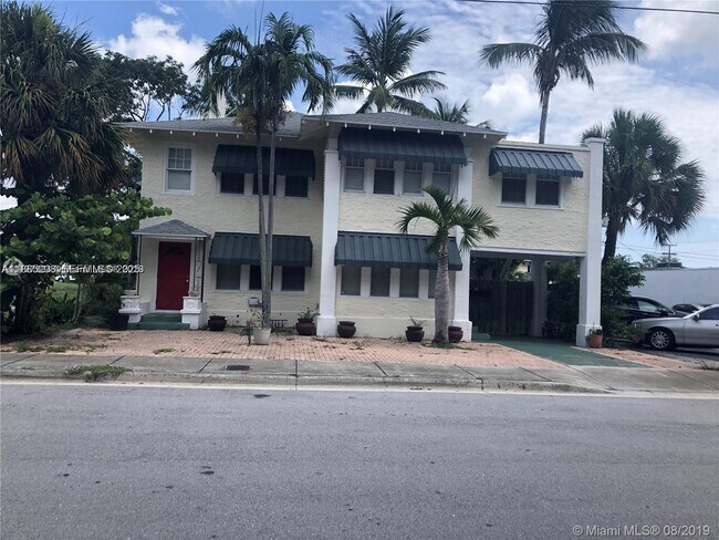 Building Photo - 315 Eucalyptus St