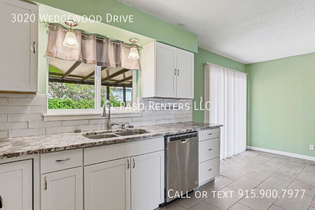 Building Photo - 3020 Wedgewood Dr