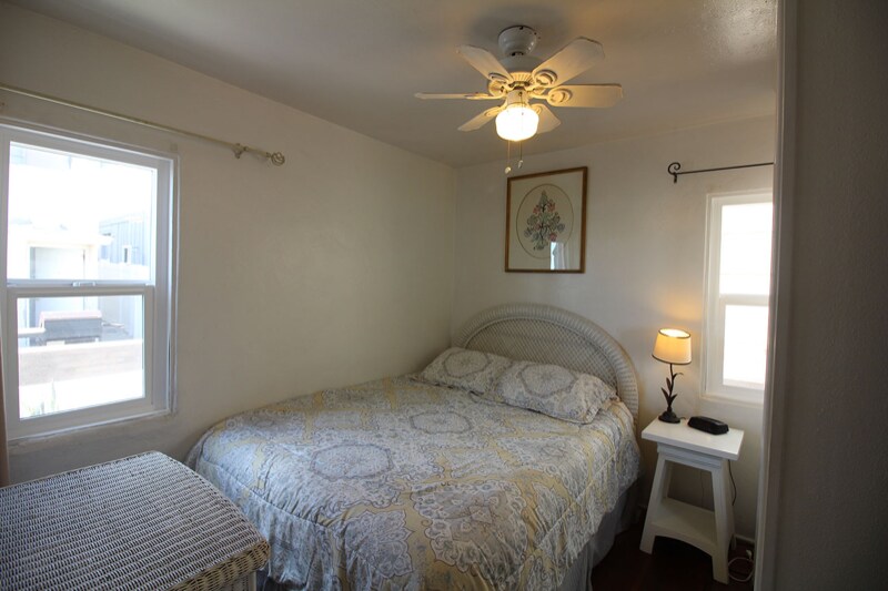 Building Photo - 3829 Ocean Front Walk