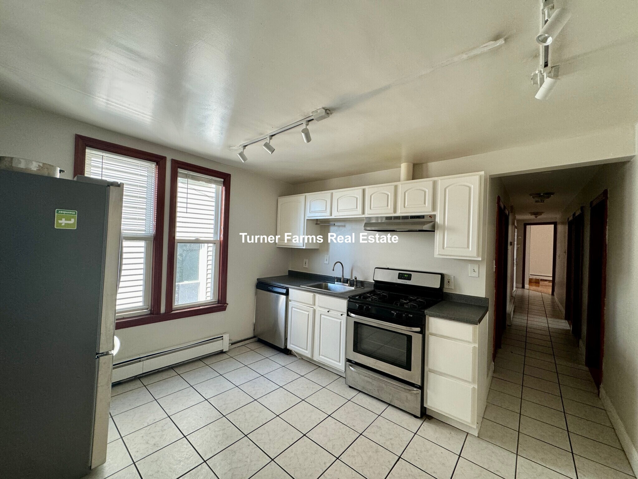 Building Photo - 19 Monmouth St