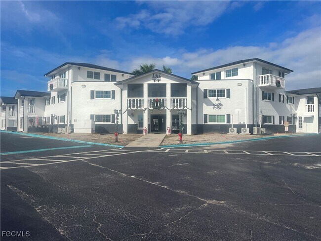 Building Photo - 3706 Broadway