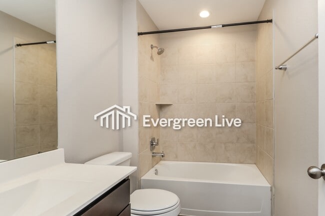 Building Photo - 9913 Gln Brk Ln