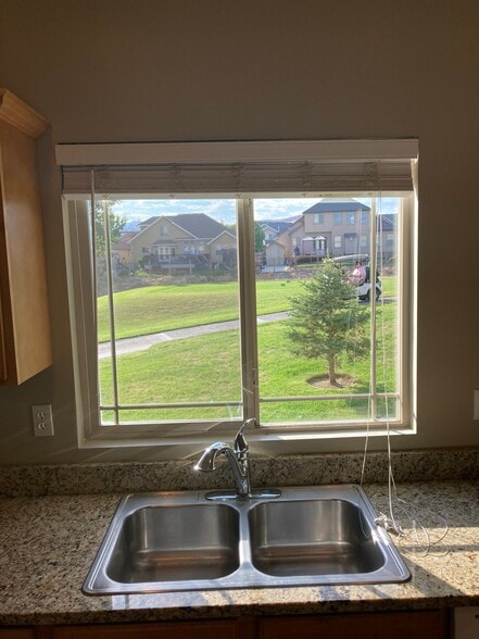 Building Photo - 3883 E Cunninghill Dr