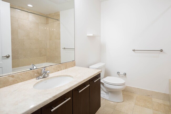 Building Photo - 410 Evernia St