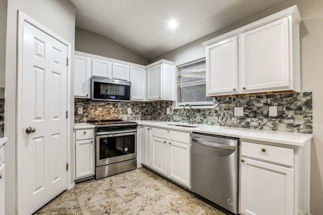 Building Photo - Remodeled single story 4 bedroom - Beautif...