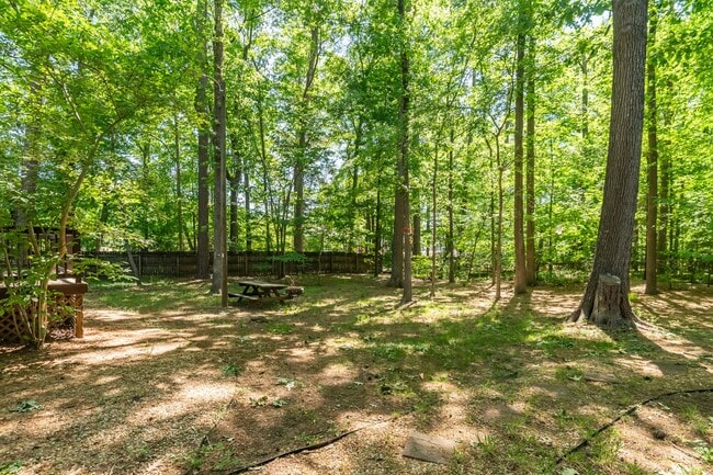 Building Photo - Renovated 3 Bed Ranch Style with large Fenced-in yard!