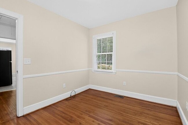 Building Photo - Well Maintained 2BD/1BA Brick Home in Charlotte, NC!