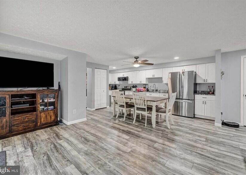 Building Photo - 300 Long Cove Ln