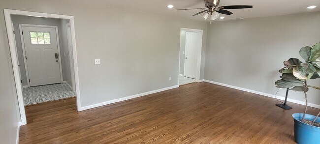 Building Photo - Remodeled 3 bedroom 2 bathroom house with 2 car garage and fenced yard