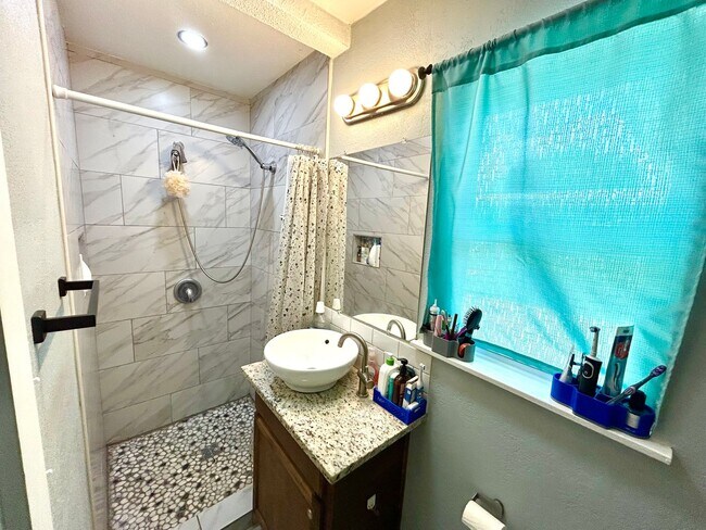 Building Photo - *COMING SOON* *MOVE IN SPECIAL* Spacious 3BR with Office & Large Fenced Backyard!
