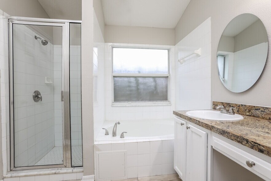 Building Photo - 25223 Ironwedge Dr