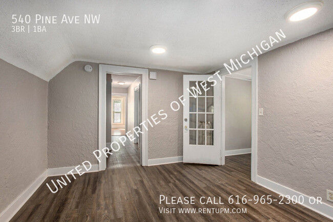 Building Photo - Available Now | 3 Bed 1 Bath Apartment in ...