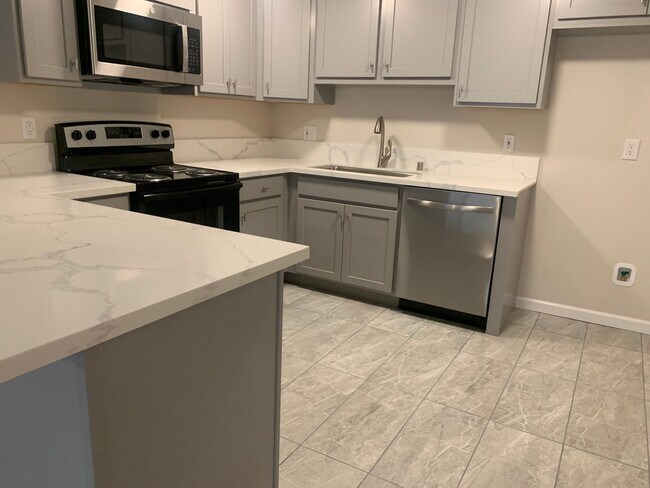 Building Photo - 5417 E Knoll Dr