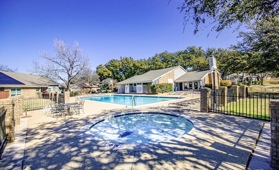 Building Photo - 2711 Creek Wood Ct