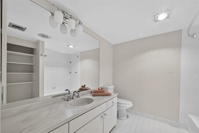 Building Photo - 5001 Woodway Dr