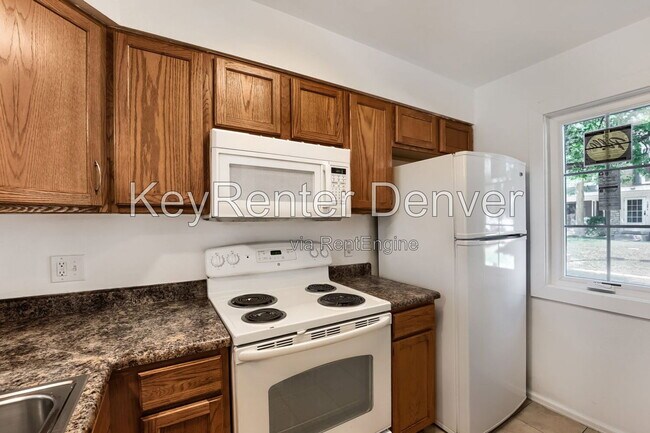 Building Photo - 1270 S Idalia St