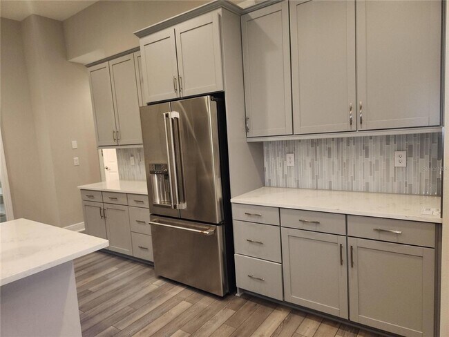 Building Photo - 12533 Oak Hill Way