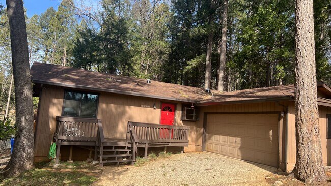 Building Photo - Two Bedroom Two bath home with attached Ga...