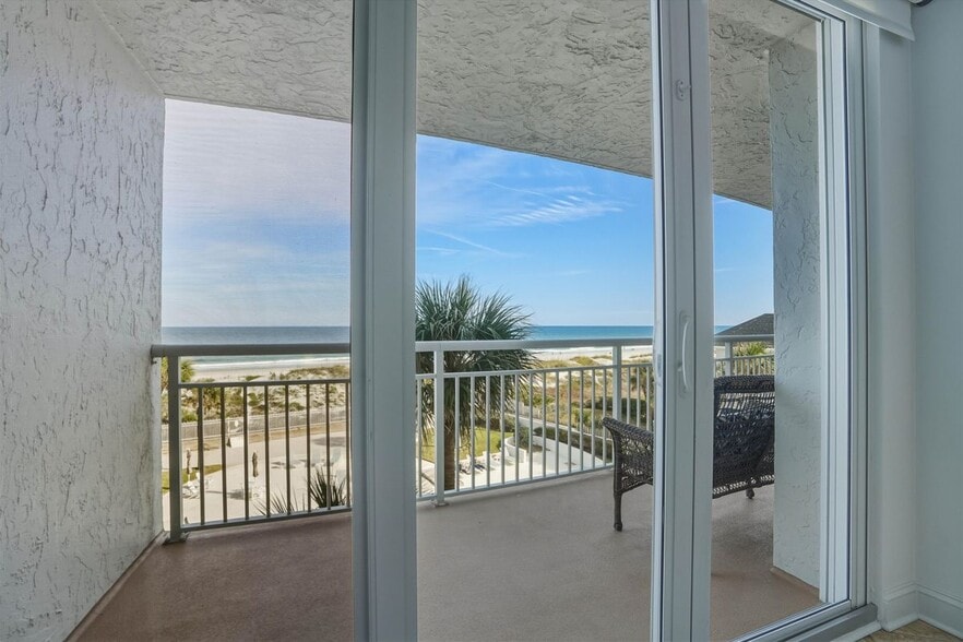 Building Photo - 1601 Ocean Dr S