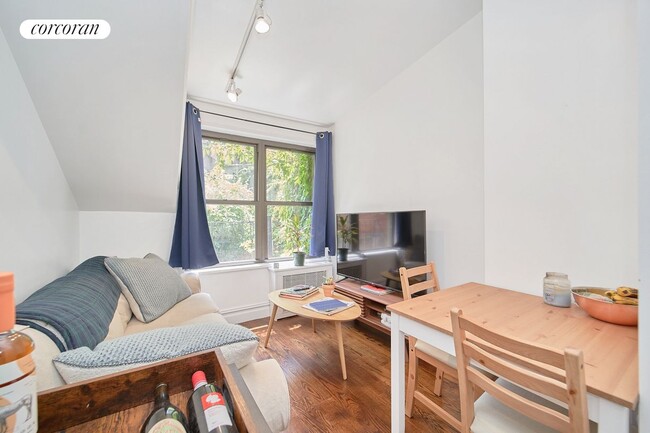 Primary Photo - 226 W 13th St