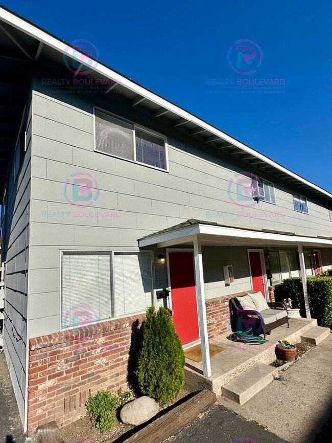 Building Photo - Delightful One-Bedroom + Office Near Idlew...