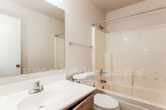 Building Photo - 3526 W Questa Dr