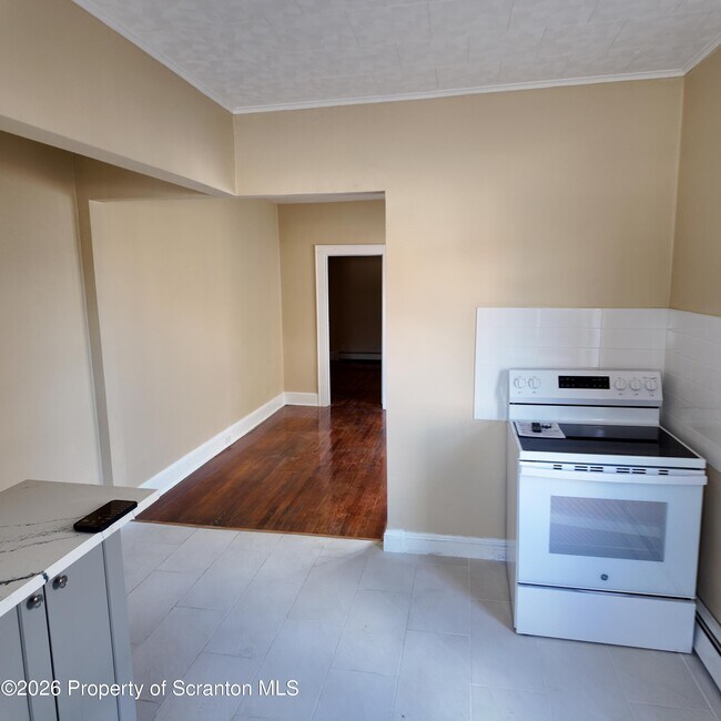 Building Photo - 128 Main St