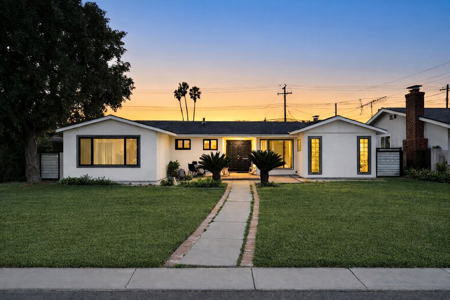 Building Photo - 229 S San Antonio Ave