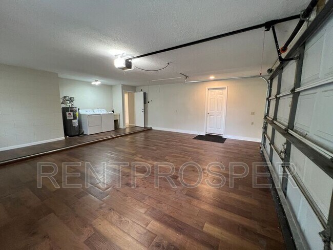 Building Photo - 360 Vincent Dr