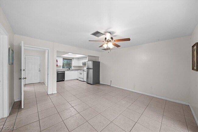 Building Photo - 4926 Vincennes St