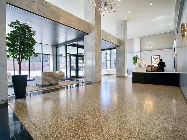 Building Photo - 620 Peachtree St NE