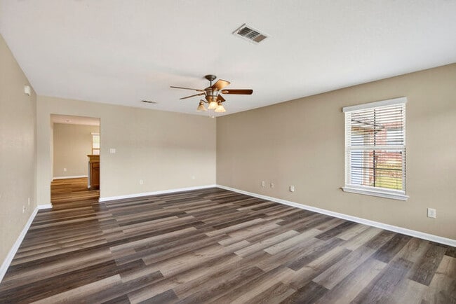 Building Photo - 10261 English Manor Dr