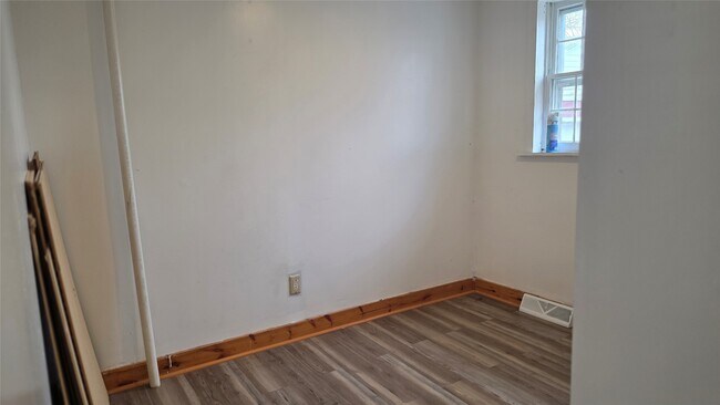 Building Photo - 35 Dayton St