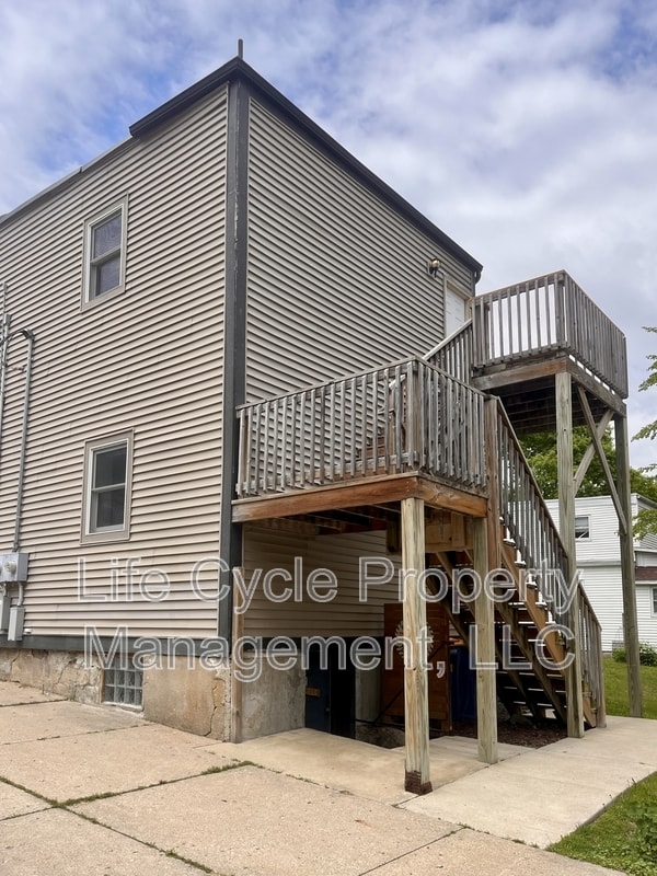 Building Photo - 700 Clancy Ave NE